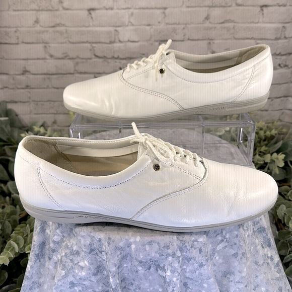 Easy Spirit “Motion” White Leather Round Toe Flex-Comfort Oxfords WMS 12M🤍GUC - Picture 4 of 12